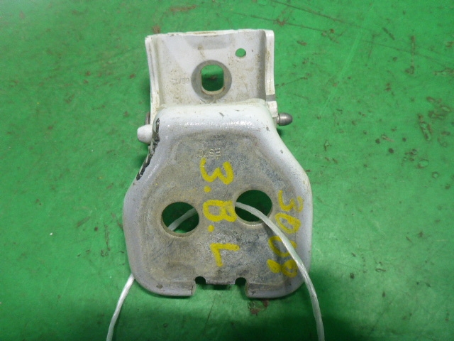 Петля двери задней левой верхняя