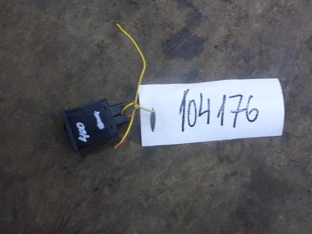 Кнопка освещения панели приборов