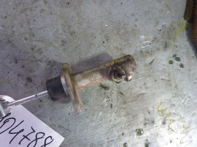 Цилиндр сцепления главный