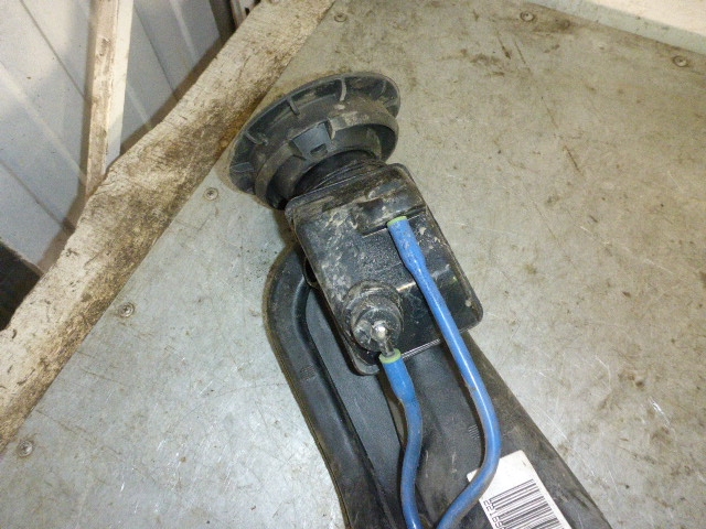 Горловина топливного бака