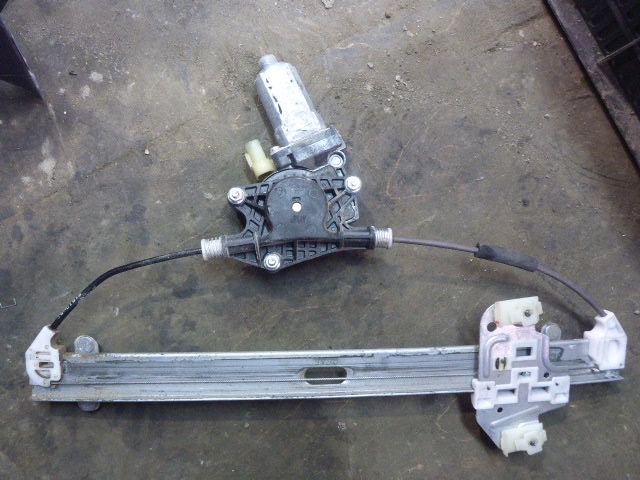 Стеклоподъемник электр. задний левый