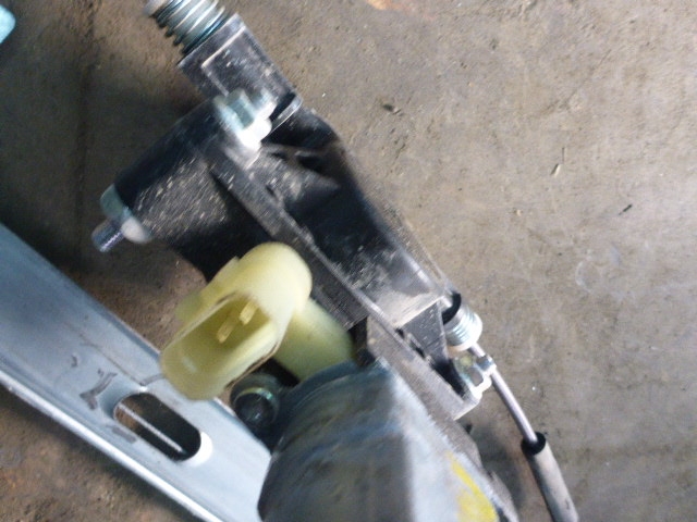 Стеклоподъемник электр. задний правый