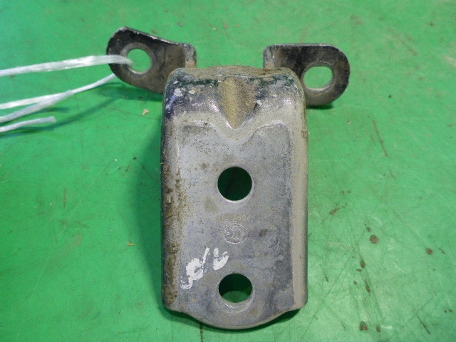 Петля двери передней правой верхняя