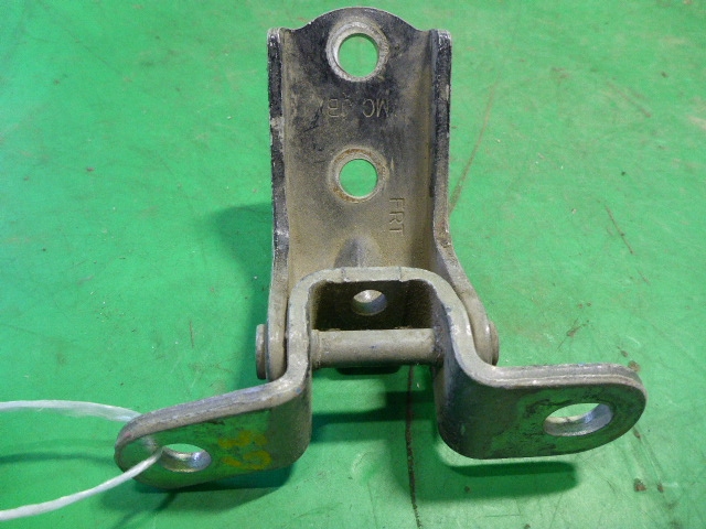 Петля двери передней правой верхняя