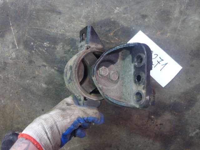 Опора двигателя правая