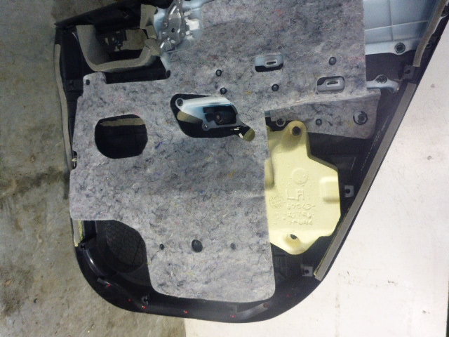 Обшивка двери задней левой