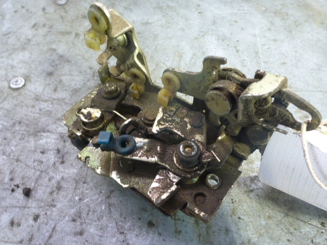 Замок двери задней правой