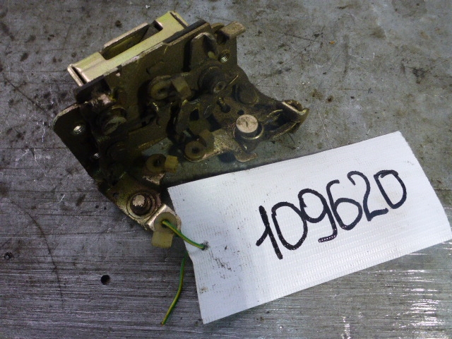 Замок двери задней левой