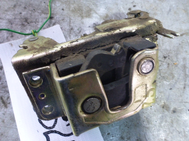 Замок двери задней левой