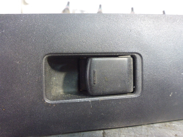 Кнопка стеклоподъемника