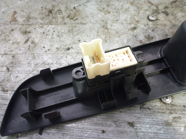 Кнопка стеклоподъемника