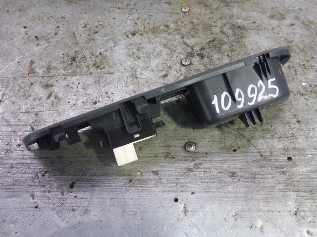 Кнопка стеклоподъемника