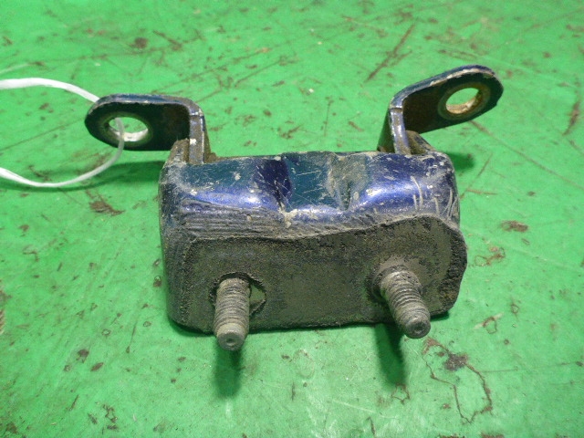 Петля двери задней левой верхняя