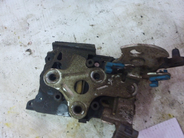 Замок двери задней правой