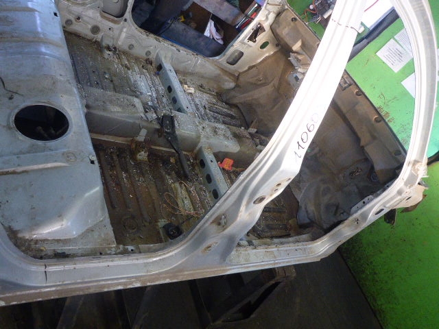 Порог со стойкой правый