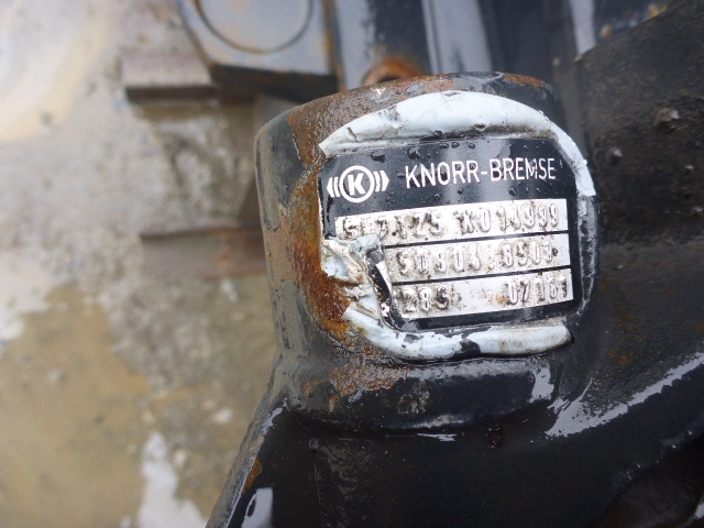 Суппорт передний левый