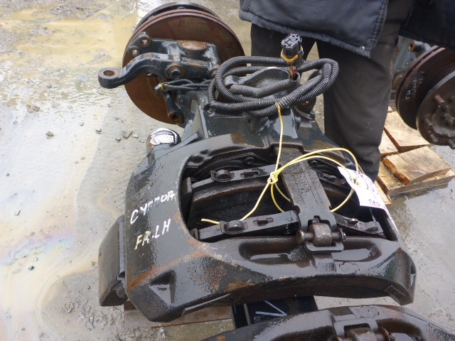 Суппорт передний левый