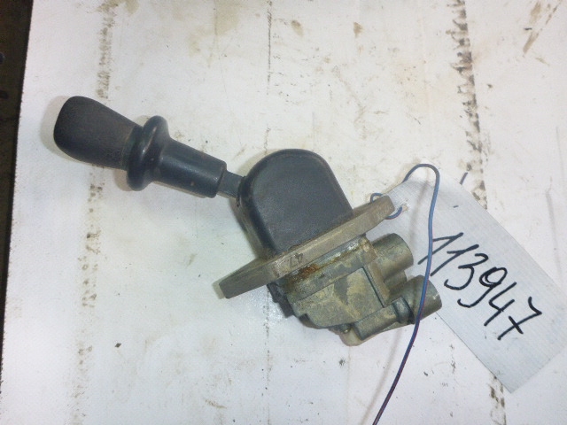 Кран стояночного тормоза