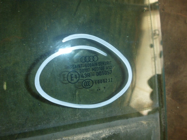 Стекло двери задней правой