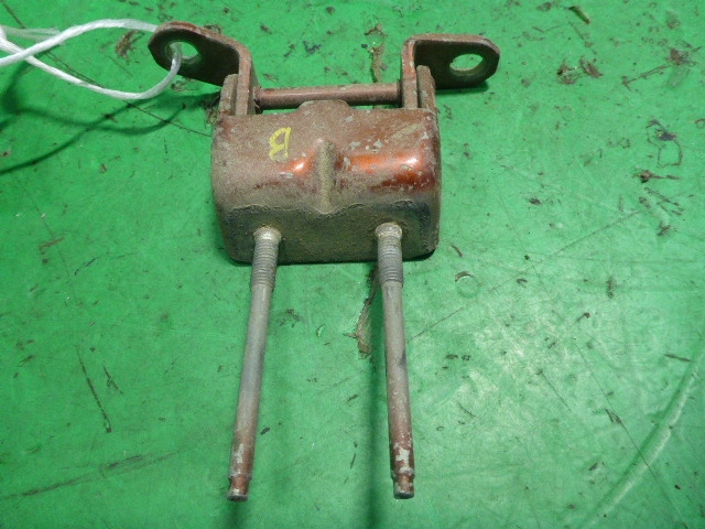 Петля двери задней правой верхняя