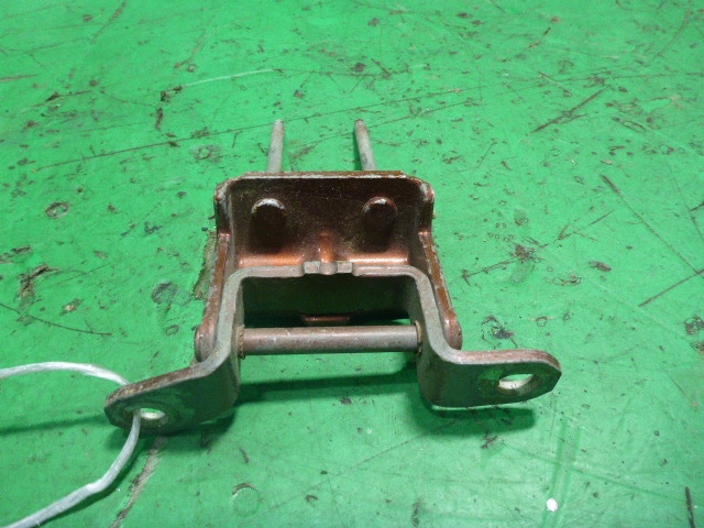 Петля двери задней правой верхняя