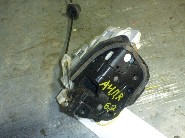 Замок двери передней правой