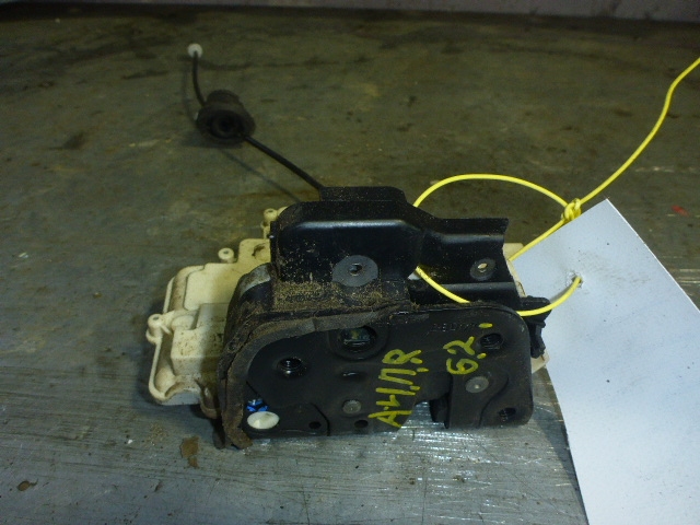 Замок двери передней правой