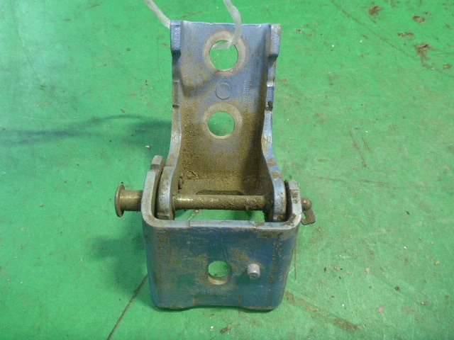 Петля двери задней правой нижняя