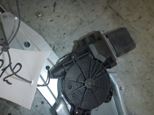 Стеклоподъемник электр. задний левый