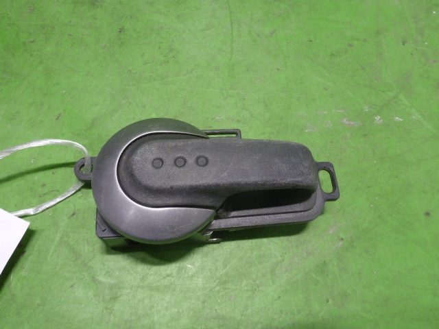 Ручка двери передней внутренняя правая