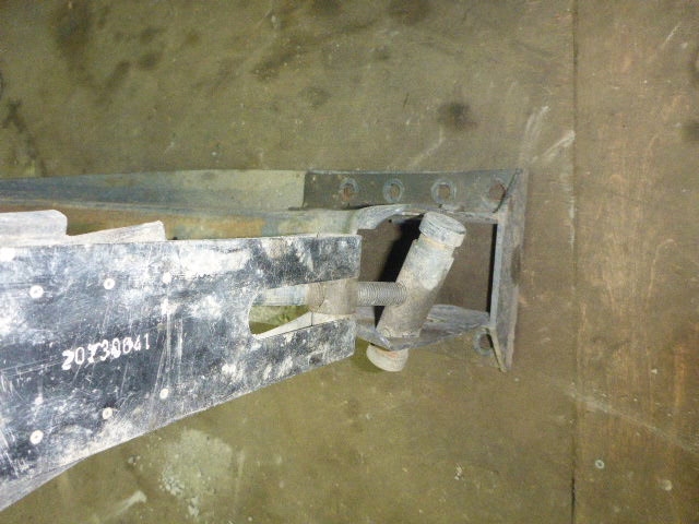 Кронштейн крепления топливного бака