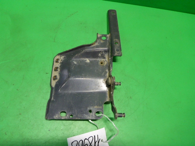 Петля решетки радиатора