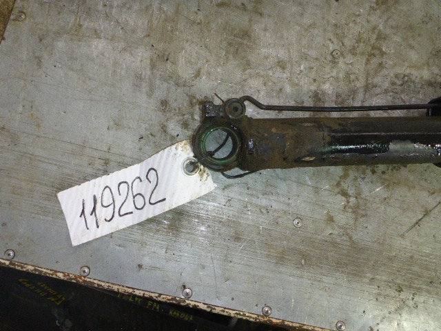 Рабочий цилиндр подъема кабины