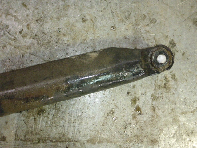 Рабочий цилиндр подъема кабины