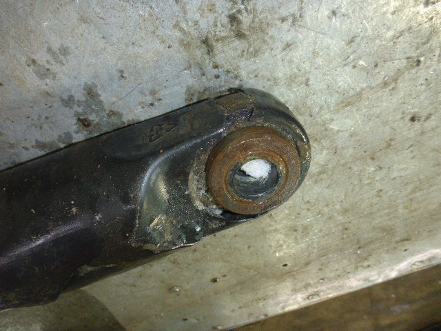 Рабочий цилиндр подъема кабины