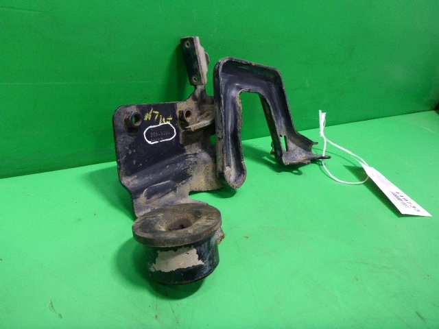 Петля решетки радиатора