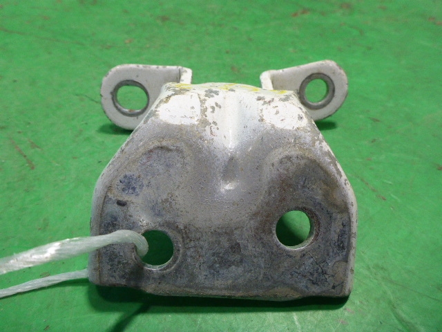 Петля двери задней левой верхняя