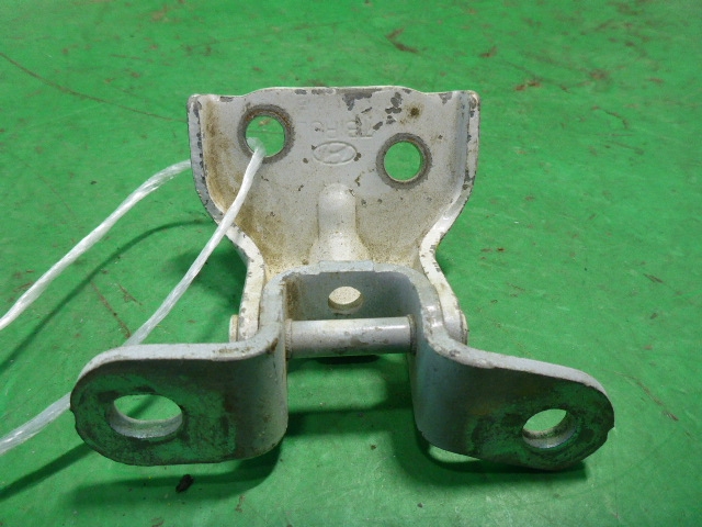 Петля двери задней левой верхняя