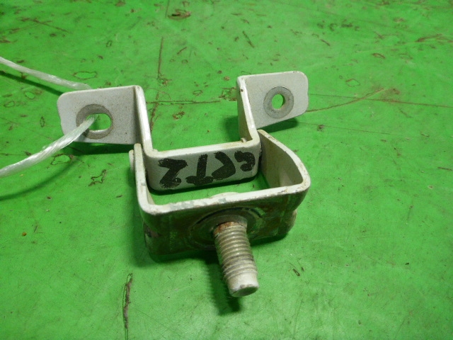 Петля двери багажника