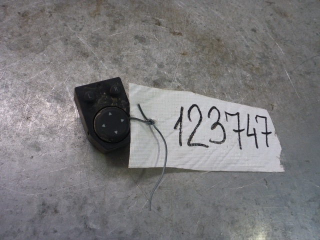 Переключатель регулировки зеркал