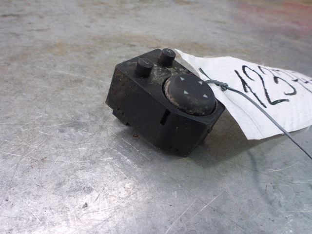 Переключатель регулировки зеркал