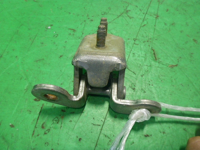 Петля двери задней левой верхняя