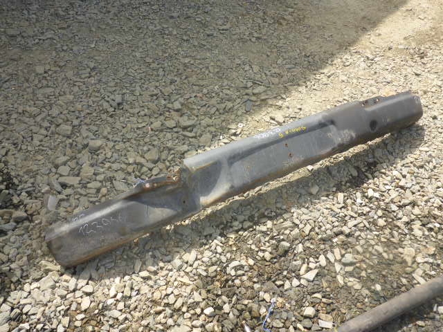 Усилитель переднего бампера