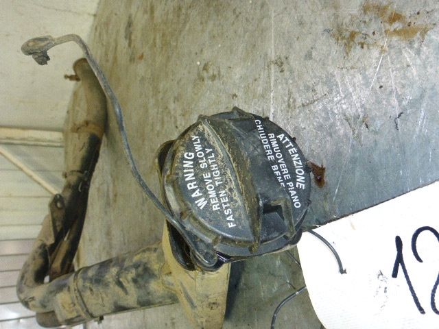 Горловина топливного бака