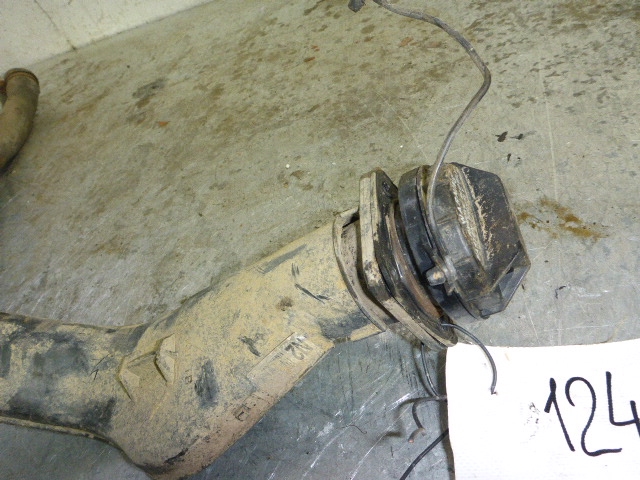 Горловина топливного бака