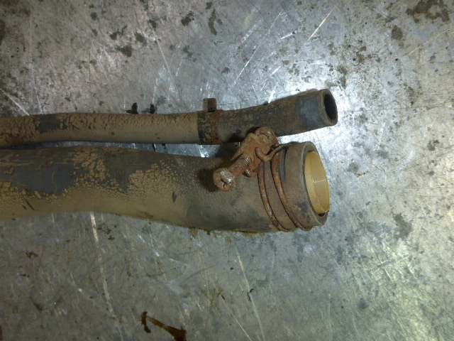 Горловина топливного бака