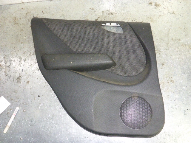 Обшивка двери задней левой