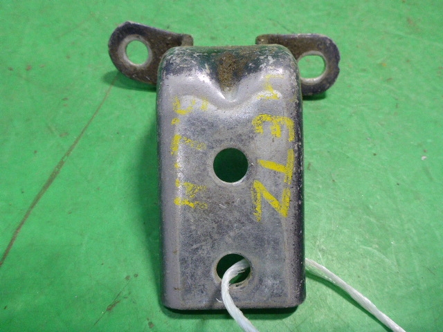 Петля двери задней левой нижняя