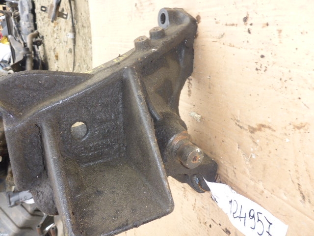 Кронштейн переднего бампера правый