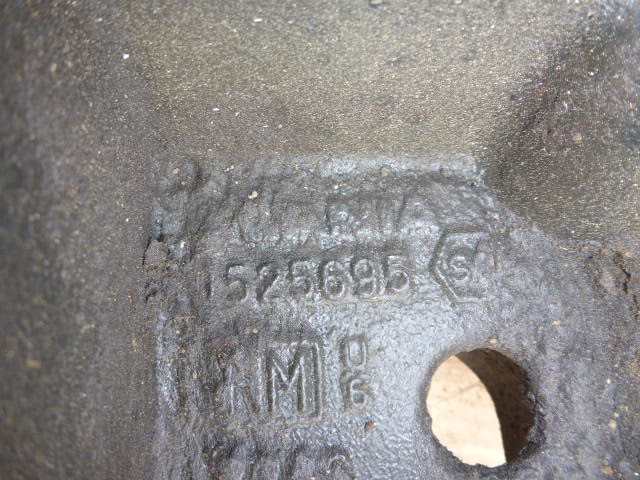 Кронштейн переднего бампера правый